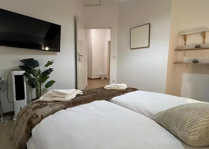 Lovely 3br With Balcony Near Rennweg Station Apartamento *