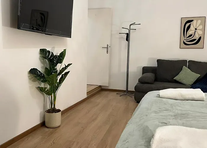 Lovely 3br With Balcony Near Rennweg Station Apartamento