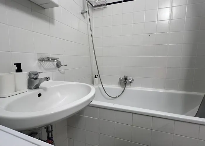 Lovely 3br With Balcony Near Rennweg Station Apartamento *